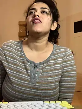 Snapshot of Curvydesifromgermany chatting on 27, 12, 2024 Curvydesifromgermany online show from 27, 12, 2024