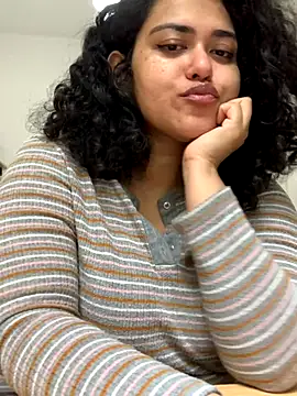 Snapshot of Curvydesifromgermany chatting on 7, 10, 2025 Curvydesifromgermany online show from 7, 10, 2025