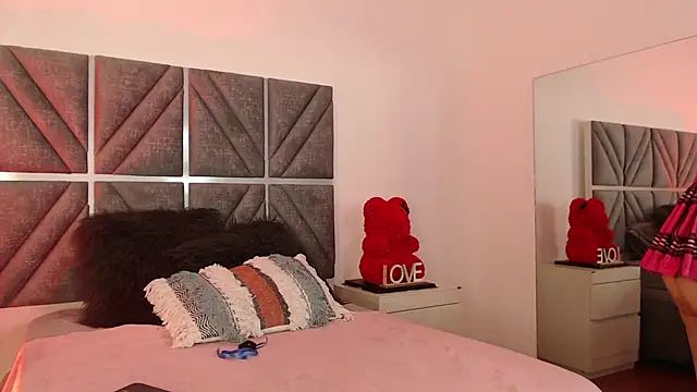 Snapshot of Laura_Dicardy chatting on 25, 10, 2025 Laura Dicardy online show from 25, 10, 2025