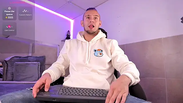 Snapshot of Damon_Bakert chatting on 11, 1, 2025 Damon Bakert online show from 11, 1, 2025