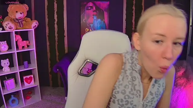 Snapshot of Selenatrend chatting on 10, 6, 2026 Selenatrend online show from 10, 6, 2026