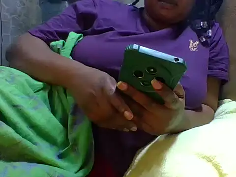 Snapshot of zoey10 chatting on 8, 10, 2025 zoey10 online show from 8, 10, 2025