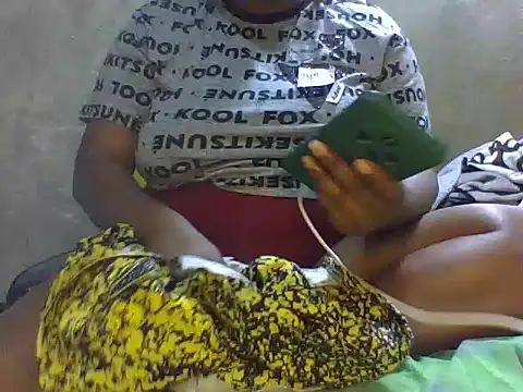 Snapshot of zoey10 chatting on 14, 10, 2025 zoey10 online show from 14, 10, 2025