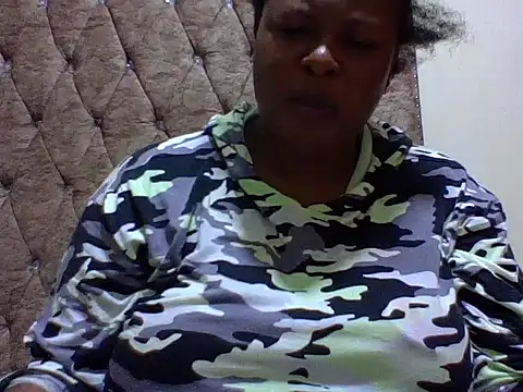 Snapshot of zoey10 chatting on 13, 11, 2025 zoey10 online show from 13, 11, 2025