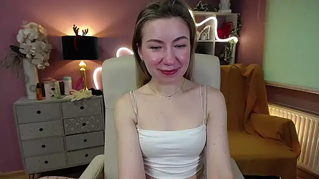 Snapshot of Mia_Tasty chatting on 5, 1, 2025 Mia Tasty online show from 5, 1, 2025