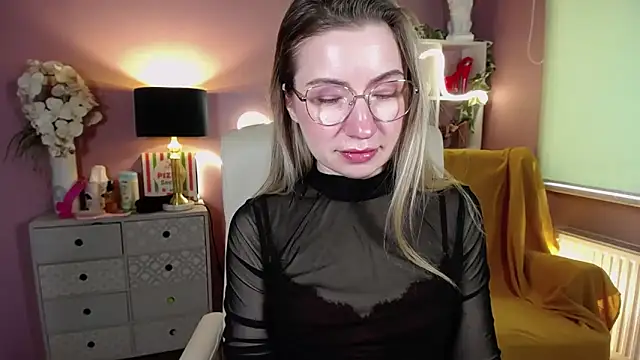 Snapshot of Mia_Tasty chatting on 8, 2, 2025 Mia Tasty online show from 8, 2, 2025