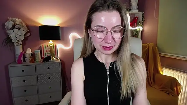 Snapshot of Mia_Tasty chatting on 9, 2, 2025 Mia Tasty online show from 9, 2, 2025