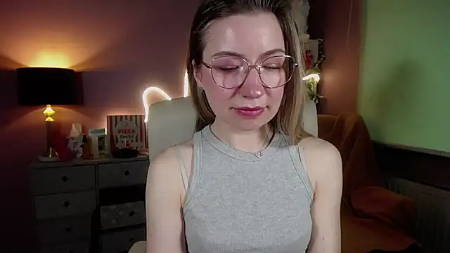 Snapshot of Mia_Tasty chatting on 28, 2, 2025 Mia Tasty online show from 28, 2, 2025