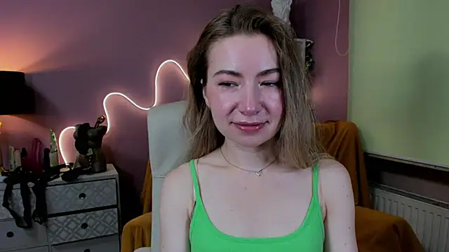 Snapshot of Mia_Tasty chatting on 12, 9, 2025 Mia Tasty online show from 12, 9, 2025