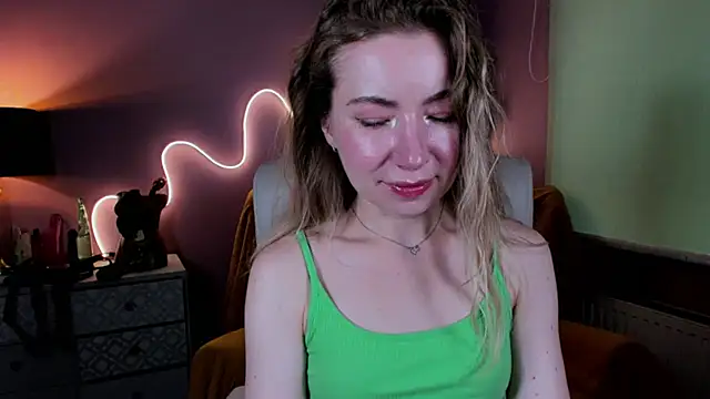 Snapshot of Mia_Tasty chatting on 18, 9, 2025 Mia Tasty online show from 18, 9, 2025