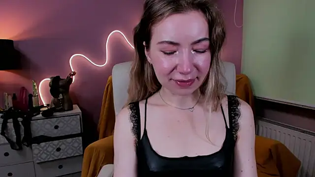 Snapshot of Mia_Tasty chatting on 19, 9, 2025 Mia Tasty online show from 19, 9, 2025