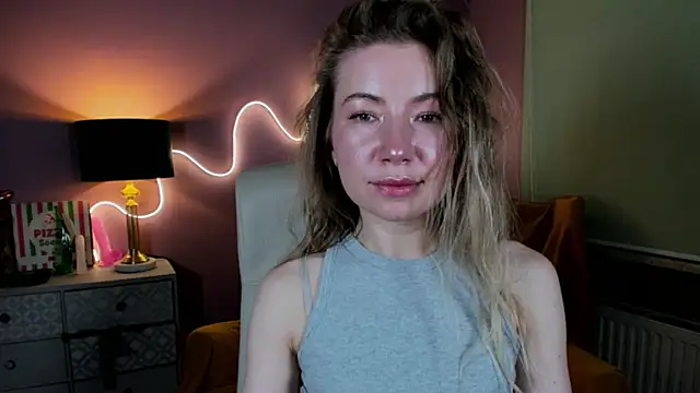 Snapshot of Mia_Tasty chatting on 9, 11, 2025 Mia Tasty online show from 9, 11, 2025