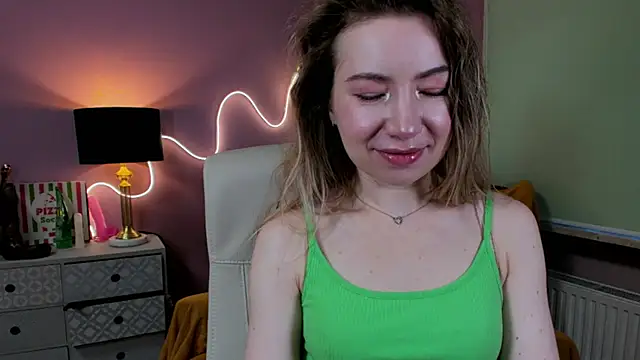 Snapshot of Mia_Tasty chatting on 19, 11, 2025 Mia Tasty online show from 19, 11, 2025