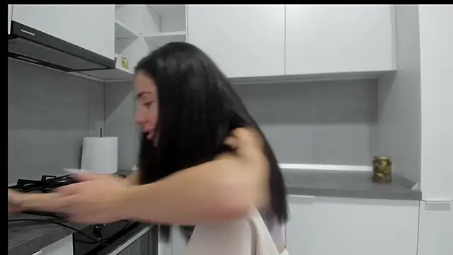 Snapshot of Emmapmg chatting on 18, 11, 2025 Emmapmg online show from 18, 11, 2025