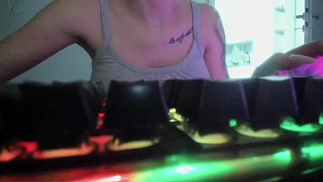 Snapshot of Emmapmg chatting on 14, 12, 2025 Emmapmg online show from 14, 12, 2025