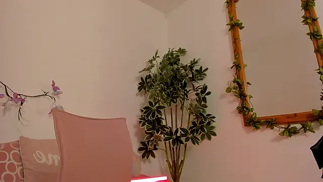 Snapshot of BonnieCute_ chatting on 23, 10, 2025 BonnieCute online show from 23, 10, 2025