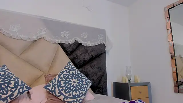 Snapshot of BonnieCute_ chatting on 28, 10, 2025 BonnieCute online show from 28, 10, 2025