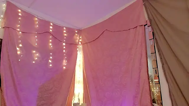 Snapshot of BonnieCute_ chatting on 8, 11, 2025 BonnieCute online show from 8, 11, 2025