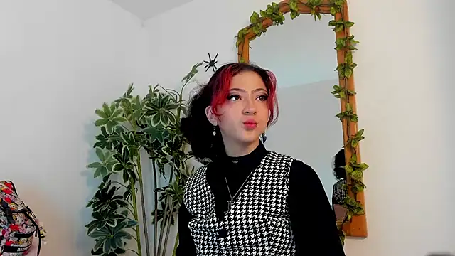 Snapshot of BonnieCute_ chatting on 10, 11, 2025 BonnieCute online show from 10, 11, 2025