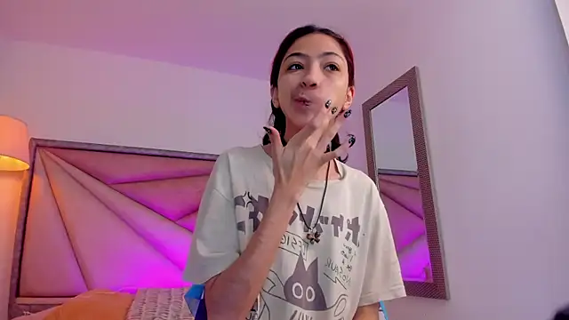 Snapshot of BonnieCute_ chatting on 12, 11, 2025 BonnieCute online show from 12, 11, 2025