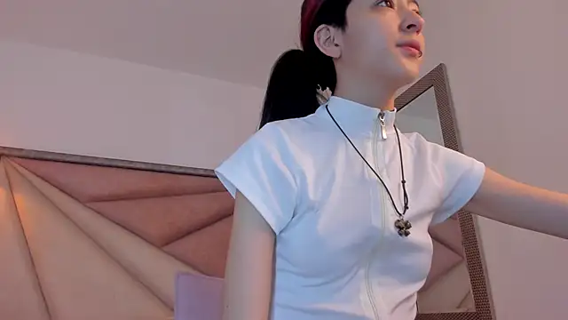 Snapshot of BonnieCute_ chatting on 17, 11, 2025 BonnieCute online show from 17, 11, 2025