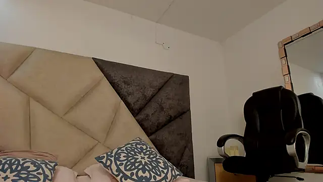 Snapshot of BonnieCute_ chatting on 26, 11, 2025 BonnieCute online show from 26, 11, 2025