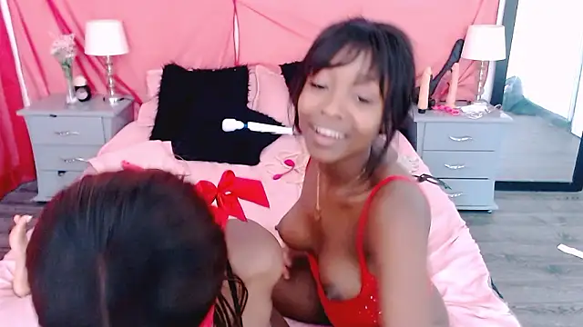 Snapshot of AdelynYasmin chatting on 5, 12, 2024 AdelynYasmin online show from 5, 12, 2024
