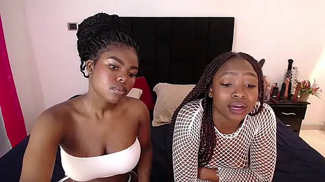 Snapshot of AdelynYasmin chatting on 20, 11, 2025 AdelynYasmin online show from 20, 11, 2025