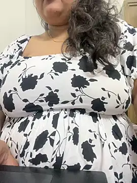 Snapshot of smile_pretty chatting on 20, 2, 2025 smile pretty online show from 20, 2, 2025