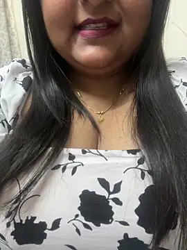 Snapshot of smile_pretty chatting on 5, 3, 2025 smile pretty online show from 5, 3, 2025