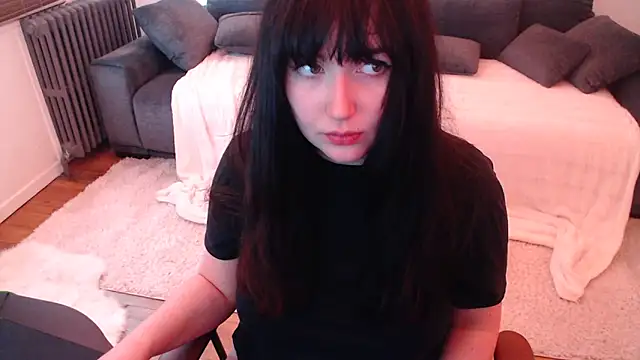 Lynylou online show from 10, 12, 2024