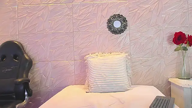 Snapshot of paula__cruzz chatting on 4, 2, 2025 paula cruzz online show from 4, 2, 2025