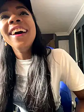 Snapshot of paula__cruzz chatting on 12, 11, 2025 paula cruzz online show from 12, 11, 2025