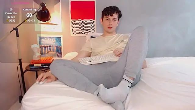 Snapshot of Elio555 chatting on 31, 10, 2025 Elio555 online show from 31, 10, 2025