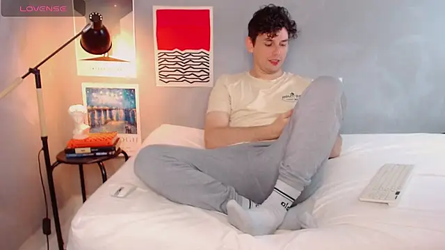 Snapshot of Elio555 chatting on 31, 10, 2025 Elio555 online show from 31, 10, 2025