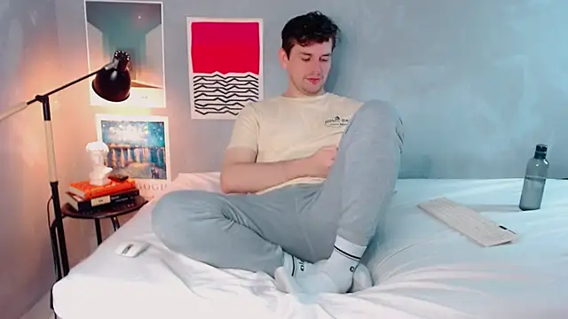 Snapshot of Elio555 chatting on 13, 12, 2025 Elio555 online show from 13, 12, 2025