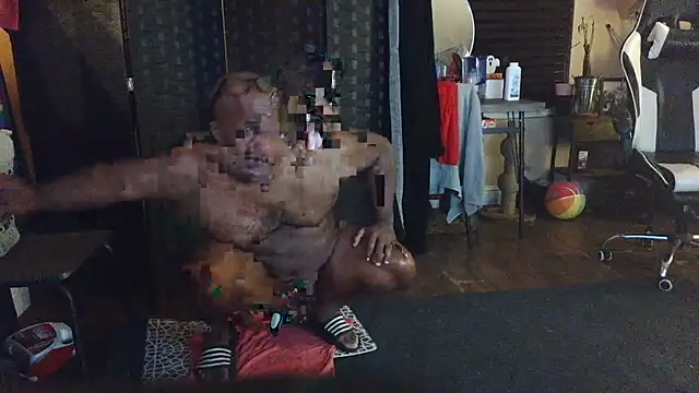 Snapshot of bigshh8 chatting on 7, 10, 2025 bigshh8 online show from 7, 10, 2025