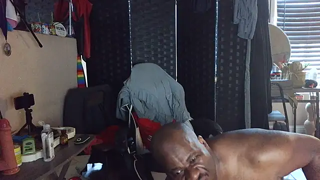 Snapshot of bigshh8 chatting on 7, 10, 2025 bigshh8 online show from 7, 10, 2025