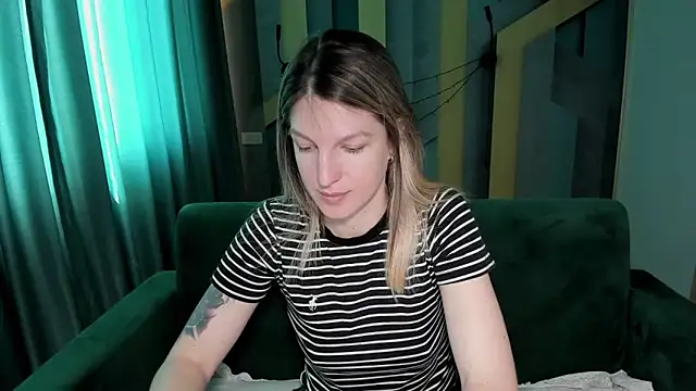 Snapshot of EmilyWalkeri chatting on 20, 4, 2026 EmilyWalkeri online show from 20, 4, 2026