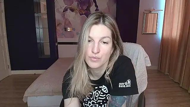 Snapshot of EmilyWalkeri chatting on 14, 5, 2026 EmilyWalkeri online show from 14, 5, 2026