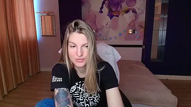 Snapshot of EmilyWalkeri chatting on 25, 5, 2026 EmilyWalkeri online show from 25, 5, 2026