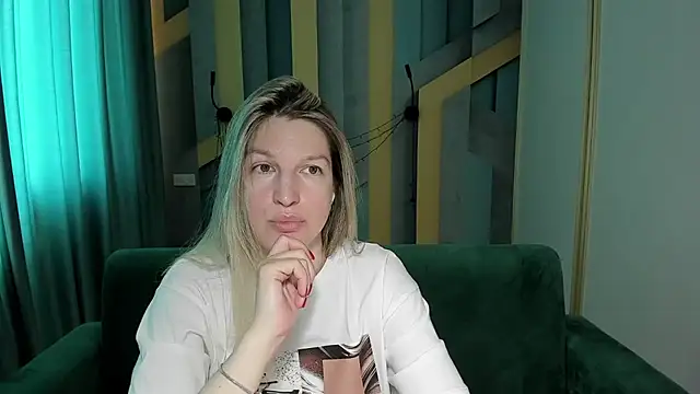 Snapshot of EmilyWalkeri chatting on 5, 6, 2026 EmilyWalkeri online show from 5, 6, 2026