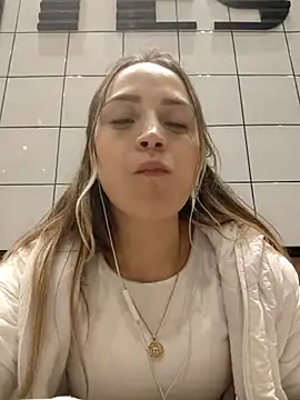 Snapshot of cindy_love2 chatting on 6, 3, 2025 cindy love2 online show from 6, 3, 2025