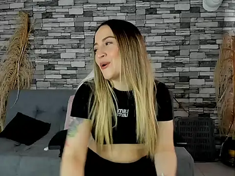 Snapshot of cindy_love2 chatting on 13, 10, 2025 cindy love2 online show from 13, 10, 2025