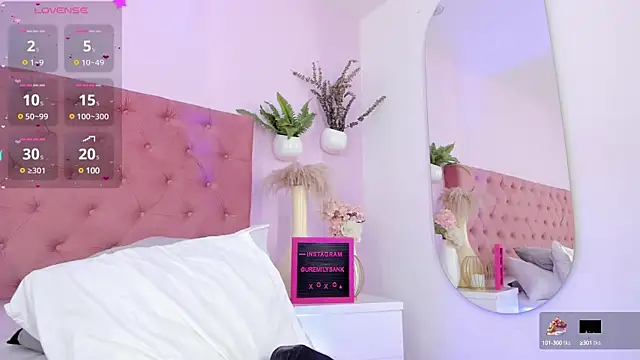 Snapshot of emily_bank chatting on 9, 3, 2025 emily bank online show from 9, 3, 2025