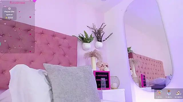 Snapshot of emily_bank chatting on 11, 3, 2025 emily bank online show from 11, 3, 2025