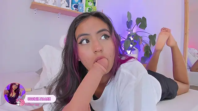 Snapshot of emily_bank chatting on 14, 9, 2025 emily bank online show from 14, 9, 2025