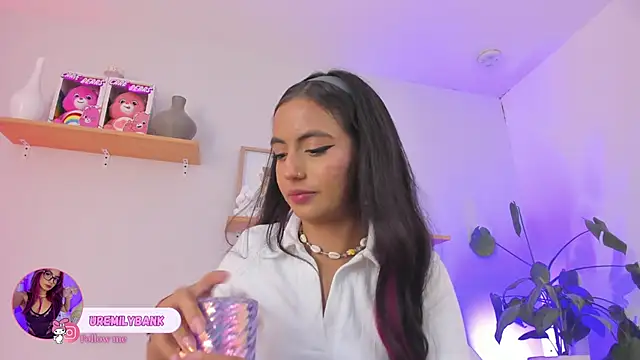 Snapshot of emily_bank chatting on 23, 9, 2025 emily bank online show from 23, 9, 2025