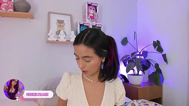 Snapshot of emily_bank chatting on 29, 9, 2025 emily bank online show from 29, 9, 2025