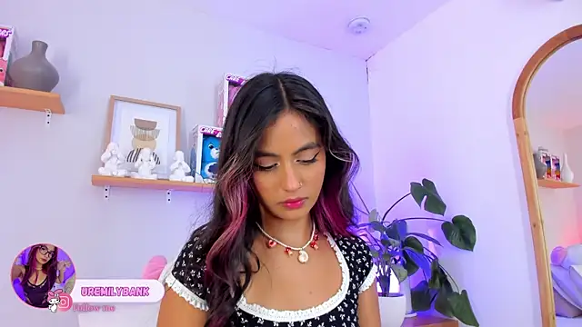 Snapshot of emily_bank chatting on 9, 10, 2025 emily bank online show from 9, 10, 2025